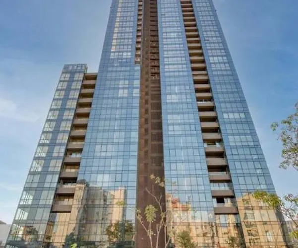 Gitta 2 Bedroom Apt In Tower Forty Four