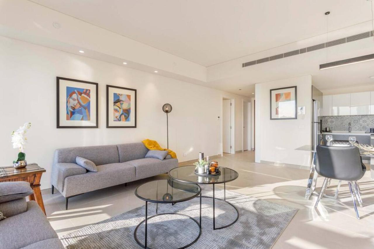 Gitta 2 Bedroom Apt In Tower Forty Four *