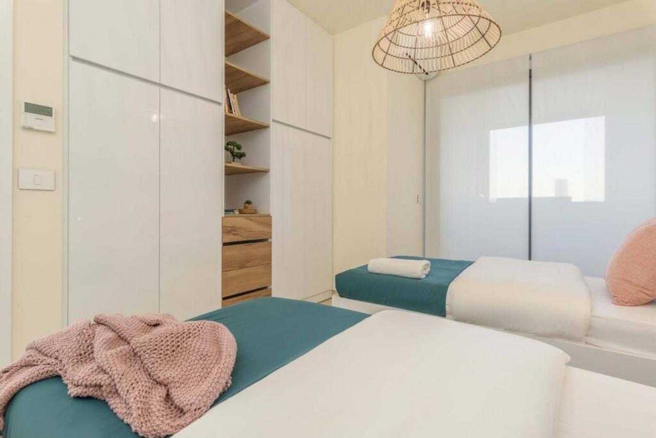 Gitta 2 Bedroom Apt In Tower Forty Four Apartment *