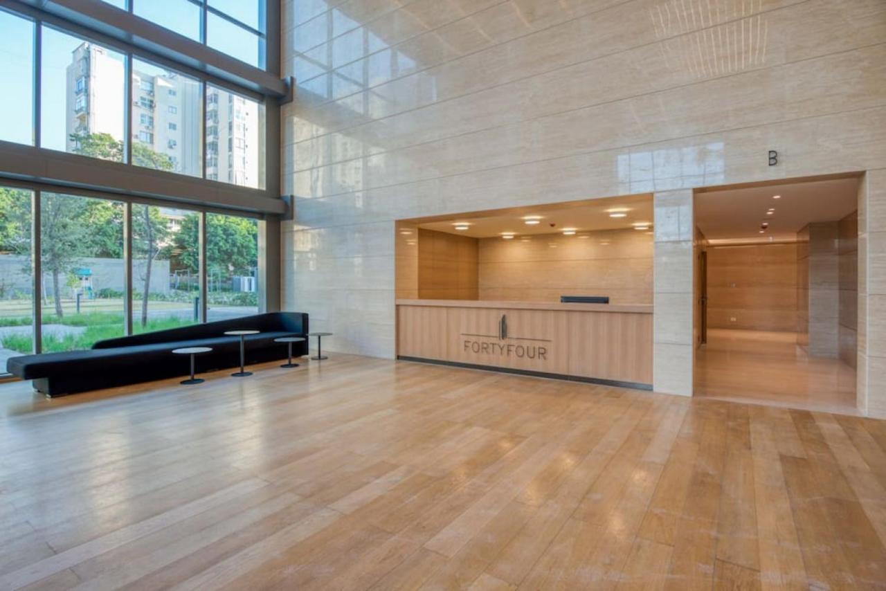 Gitta 2 Bedroom Apt In Tower Forty Four * Beirut