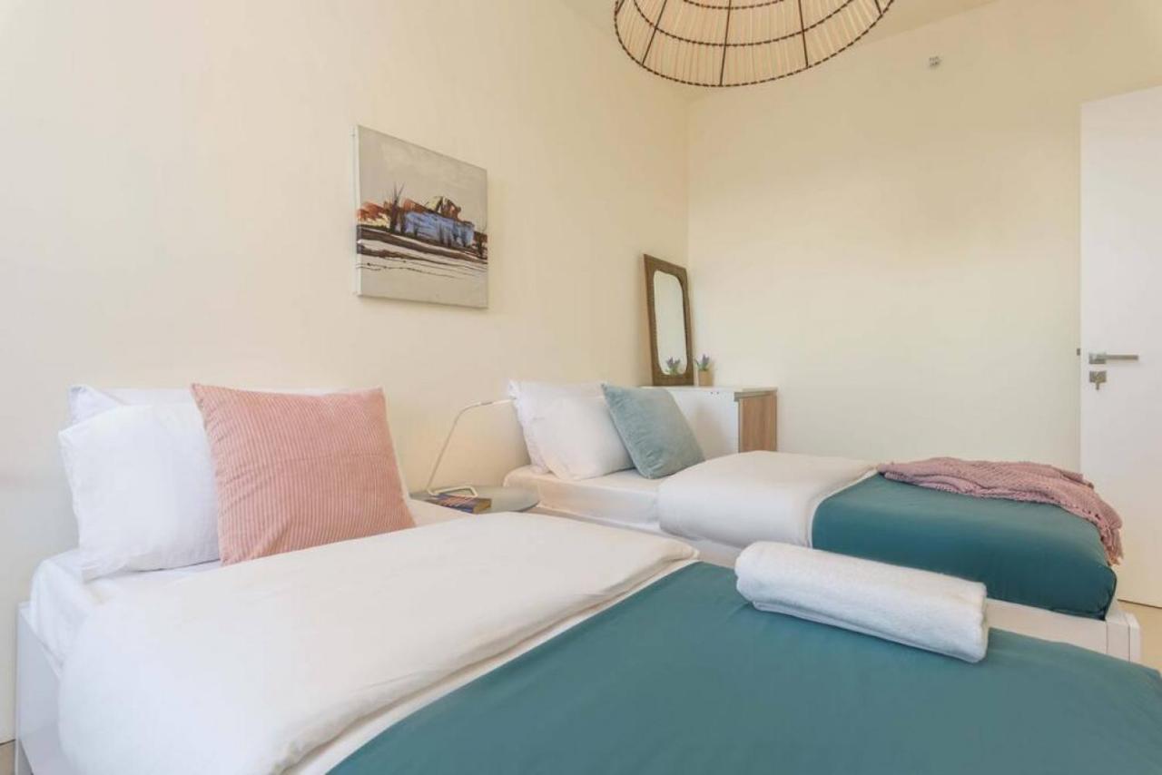 Apartment Gitta 2 Bedroom Apt In Tower Forty Four *