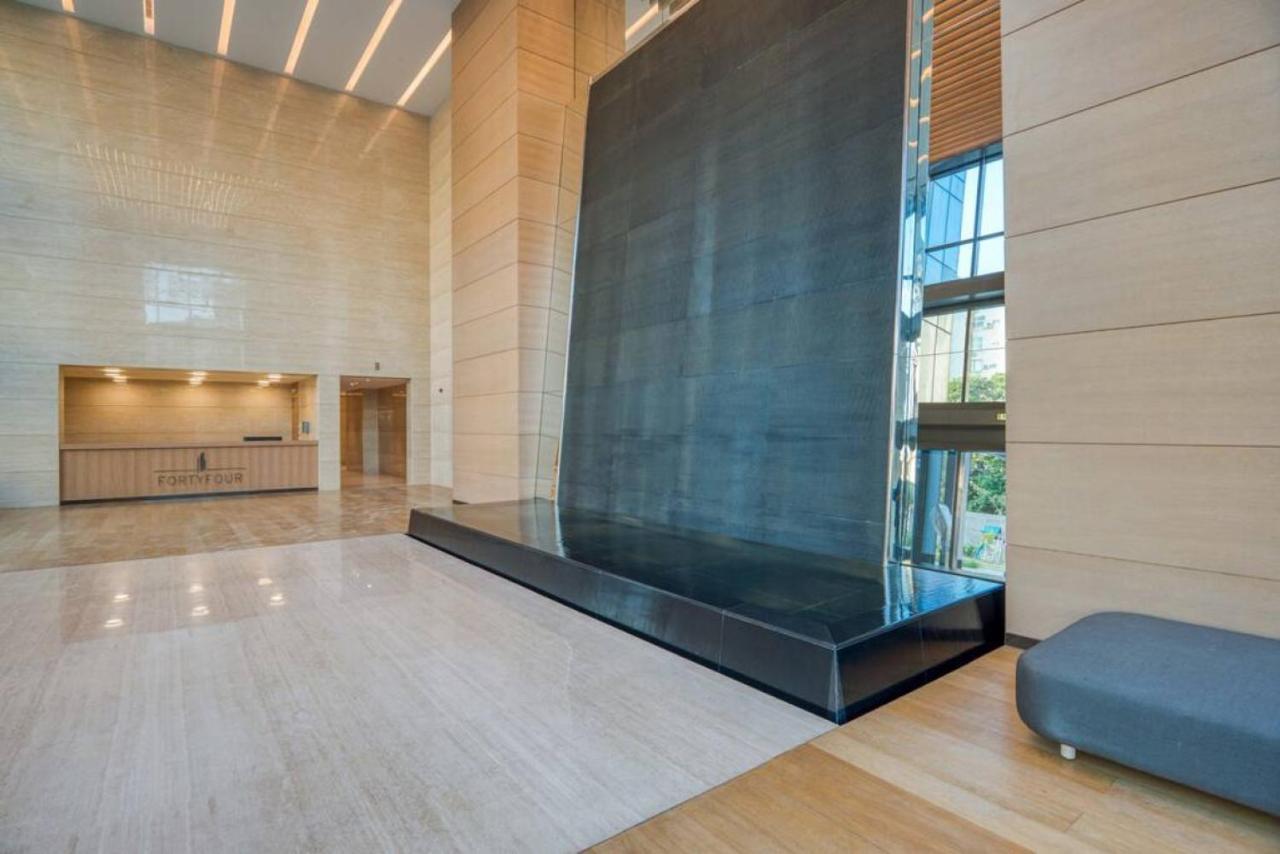 Gitta 2 Bedroom Apt In Tower Forty Four