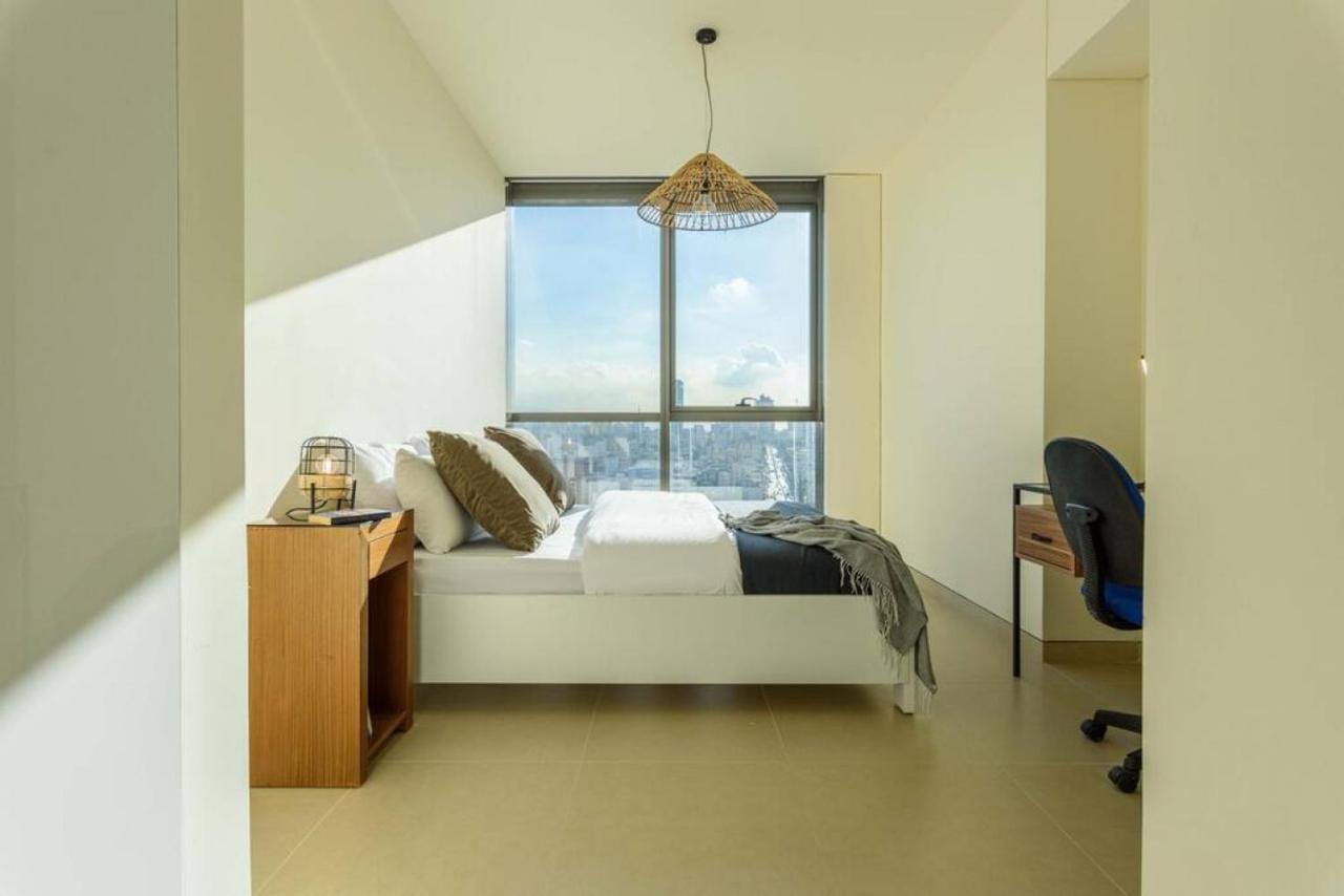 Gitta 2 Bedroom Apt In Tower Forty Four *